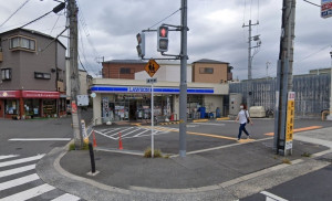 大阪市城東区鴫野東、中古一戸建てのコンビニ画像です
