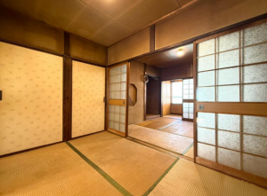 大阪市生野区中川西、中古一戸建ての居間画像です