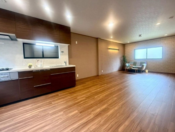 大阪市東成区東今里、中古一戸建ての居間画像です