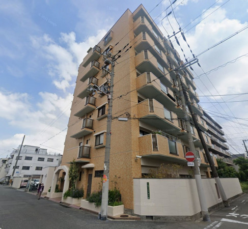 大阪市城東区成育、マンションの外観画像です