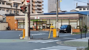 大阪市鶴見区横堤、マンションのコンビニ画像です