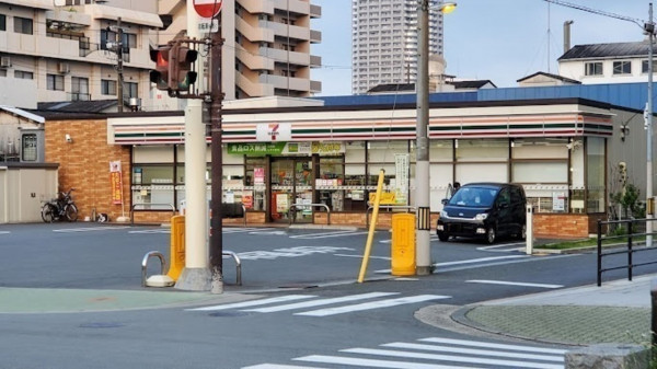 大阪市鶴見区横堤、マンションのコンビニ画像です