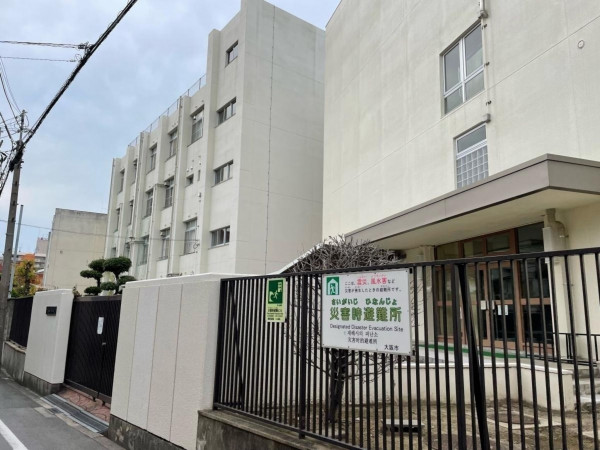 大阪市生野区桃谷、中古一戸建ての小学校画像です