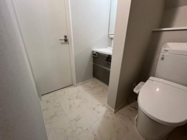 大阪市生野区勝山南、中古一戸建てのトイレ画像です