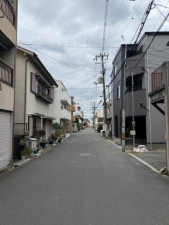 大阪市旭区新森、新築一戸建ての前面道路を含む現地写真画像です