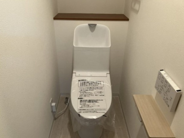 大阪市旭区清水、中古一戸建てのトイレ画像です