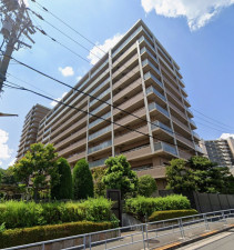 大阪市都島区都島南通、マンションの外観画像です