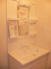宮崎市赤江、マンションの洗面画像です