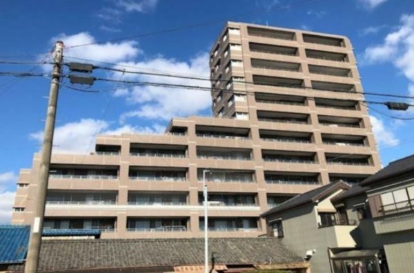 松阪市西之庄町、マンションの画像です