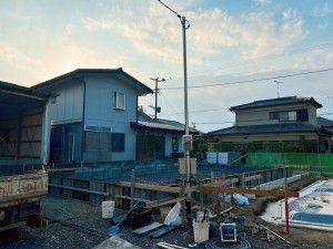 宗像市稲元、新築一戸建ての前面道路を含む現地写真画像です