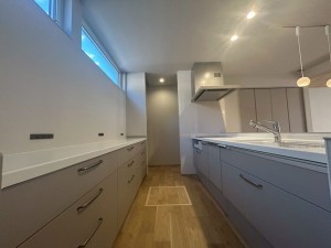 古賀市花見東、新築一戸建てのキッチン画像です