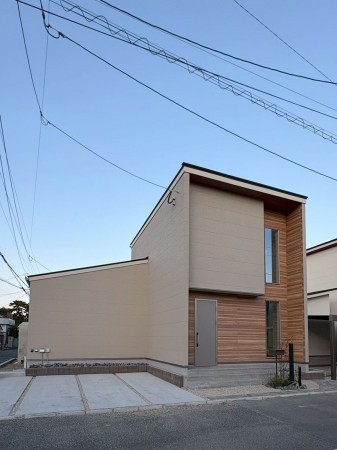 古賀市花見東、新築一戸建ての駐車場画像です