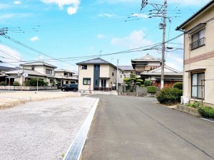 宗像市稲元、新築一戸建ての前面道路を含む現地写真画像です