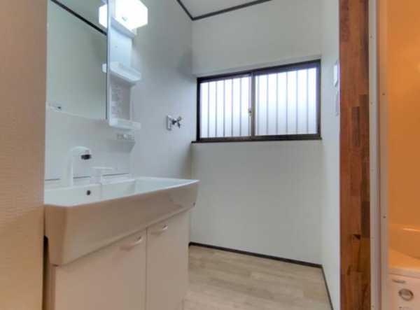 松阪市嬉野八田町、中古一戸建ての洗面画像です