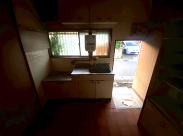 松阪市御殿山町、中古一戸建てのキッチン画像です