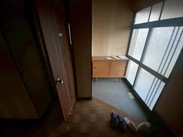 松阪市御殿山町、中古一戸建ての玄関画像です