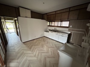 松阪市小黒田町、中古一戸建てのキッチン画像です