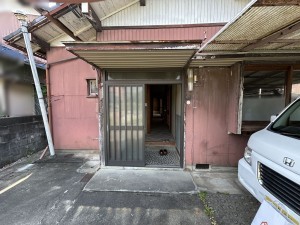 松阪市小黒田町、中古一戸建ての玄関画像です
