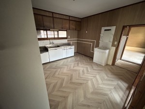 松阪市小黒田町、中古一戸建てのキッチン画像です
