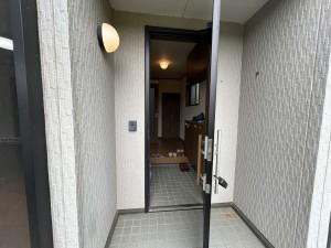 松阪市久保町、中古一戸建ての玄関画像です