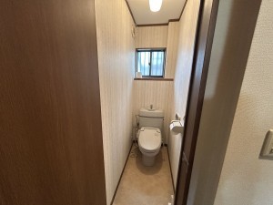 松阪市久保町、中古一戸建てのトイレ画像です