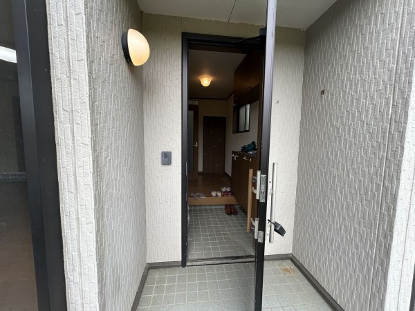 松阪市久保町、中古一戸建ての玄関画像です