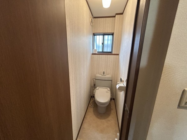 松阪市久保町、中古一戸建てのトイレ画像です