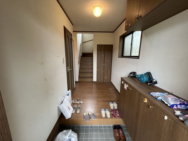 松阪市久保町、中古一戸建ての玄関画像です