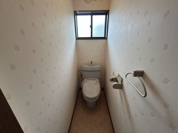 松阪市久保町、中古一戸建てのトイレ画像です