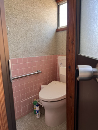 松阪市大黒田町、中古一戸建てのトイレ画像です