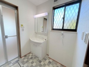 松阪市平成町、中古一戸建ての洗面画像です
