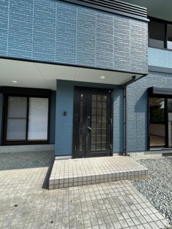 松阪市平成町、中古一戸建ての玄関画像です