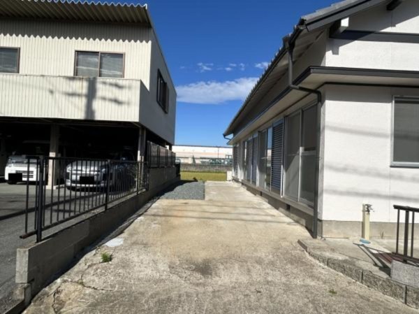 松阪市大津町、中古一戸建ての駐車場画像です