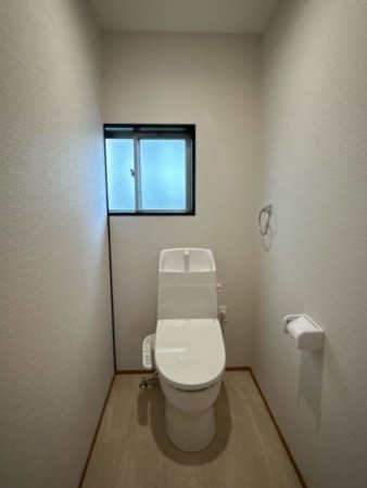 松阪市大津町、中古一戸建てのトイレ画像です