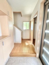 松阪市豊原町、中古一戸建ての玄関画像です