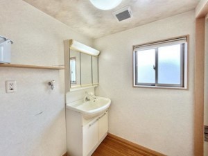 松阪市豊原町、中古一戸建ての洗面画像です