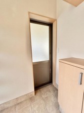 松阪市豊原町、中古一戸建ての玄関画像です