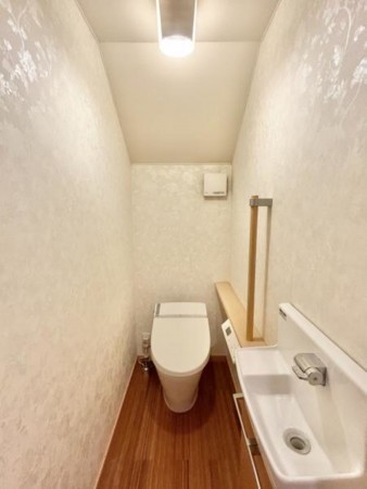 松阪市豊原町、中古一戸建てのトイレ画像です