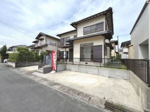 松阪市下村町、中古一戸建ての駐車場画像です