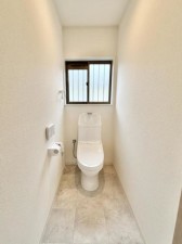 松阪市下村町、中古一戸建てのトイレ画像です