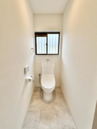 松阪市下村町、中古一戸建てのトイレ画像です