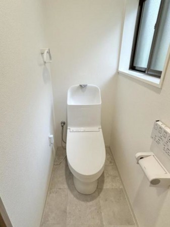 松阪市下村町、中古一戸建てのトイレ画像です