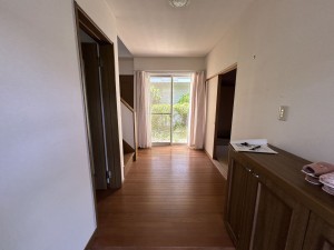 松阪市虹が丘町、中古一戸建ての玄関画像です