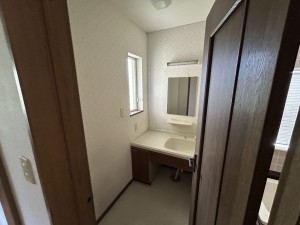 松阪市虹が丘町、中古一戸建ての洗面画像です
