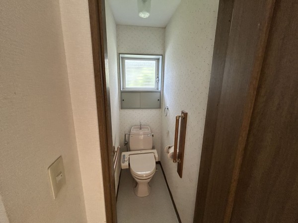 松阪市虹が丘町、中古一戸建てのトイレ画像です