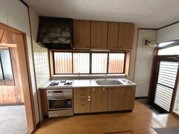 松阪市石津町、中古一戸建てのキッチン画像です