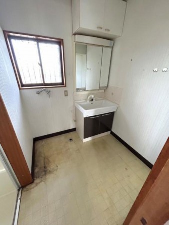 松阪市石津町、中古一戸建ての洗面画像です