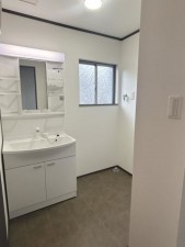 松阪市五月町、中古一戸建ての洗面画像です