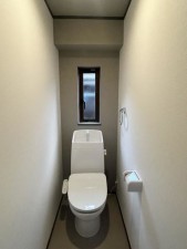 松阪市五月町、中古一戸建てのトイレ画像です