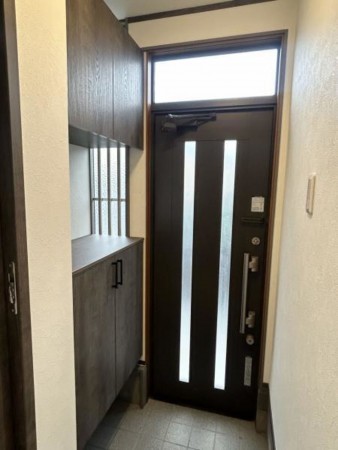 松阪市五月町、中古一戸建ての玄関画像です